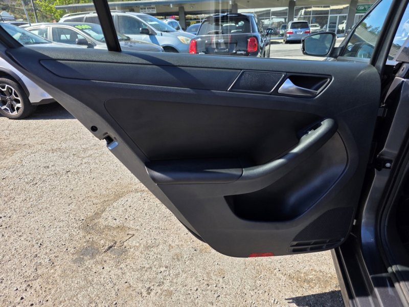 Used 2011 Volkswagen Jetta SE image 11