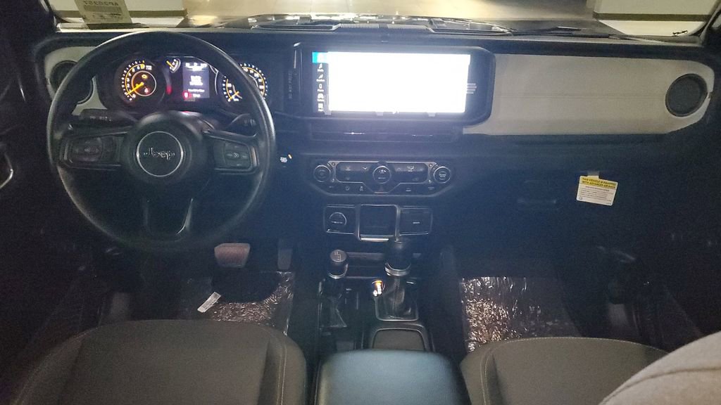 Used 2024 Jeep Gladiator Sport image 10