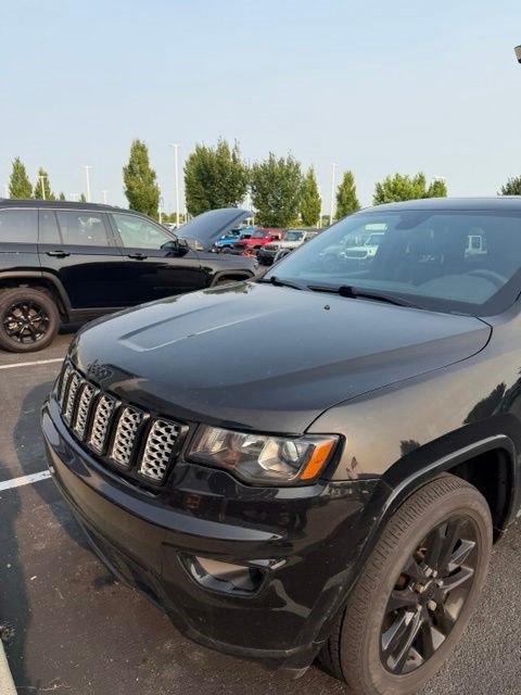 Used 2021 Jeep Grand Cherokee Laredo X AWD/4WD image 3