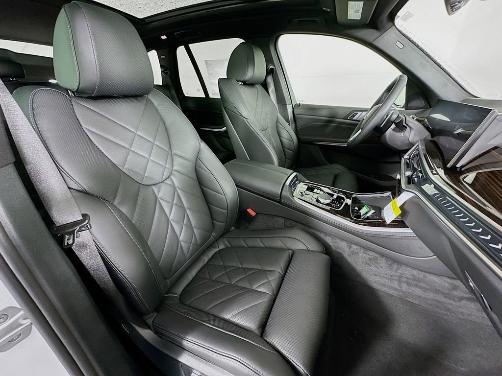 Used 2025 BMW X5 xDrive50e image 34
