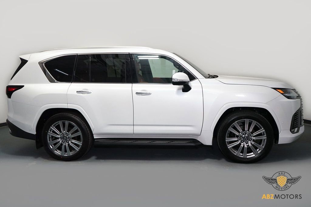 Used 2026 Lexus LX 700h Ultra Luxury image 4