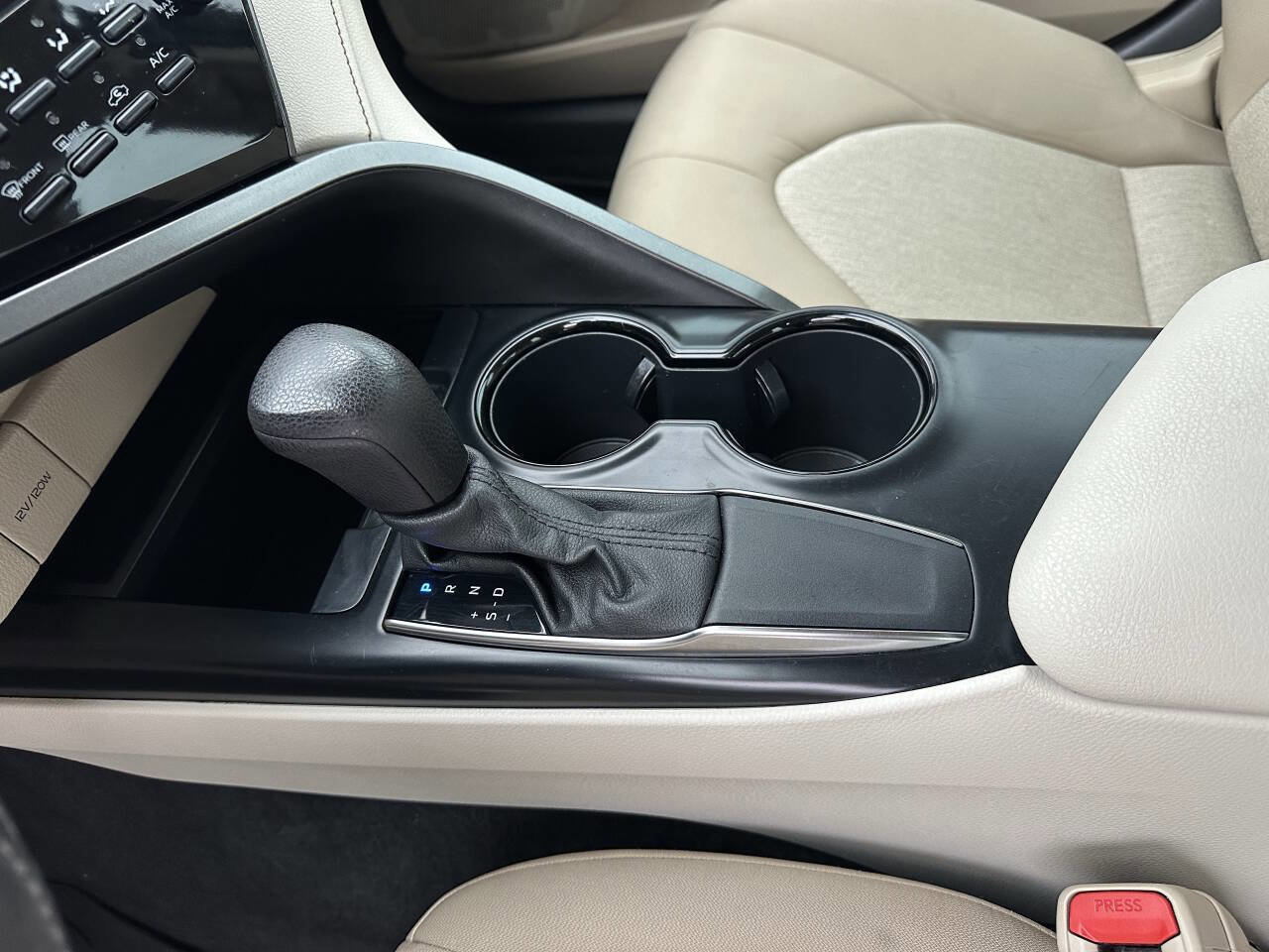 Used 2020 Toyota Camry LE image 32