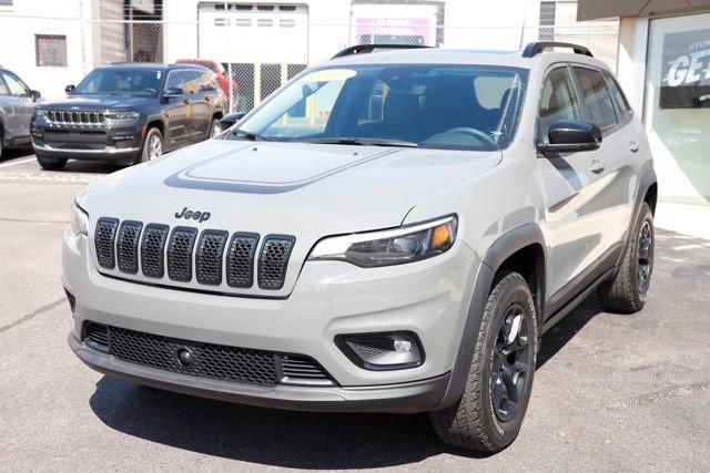 Used 2022 Jeep Cherokee Latitude w/ Sun & Sound Group AWD/4WD image 9