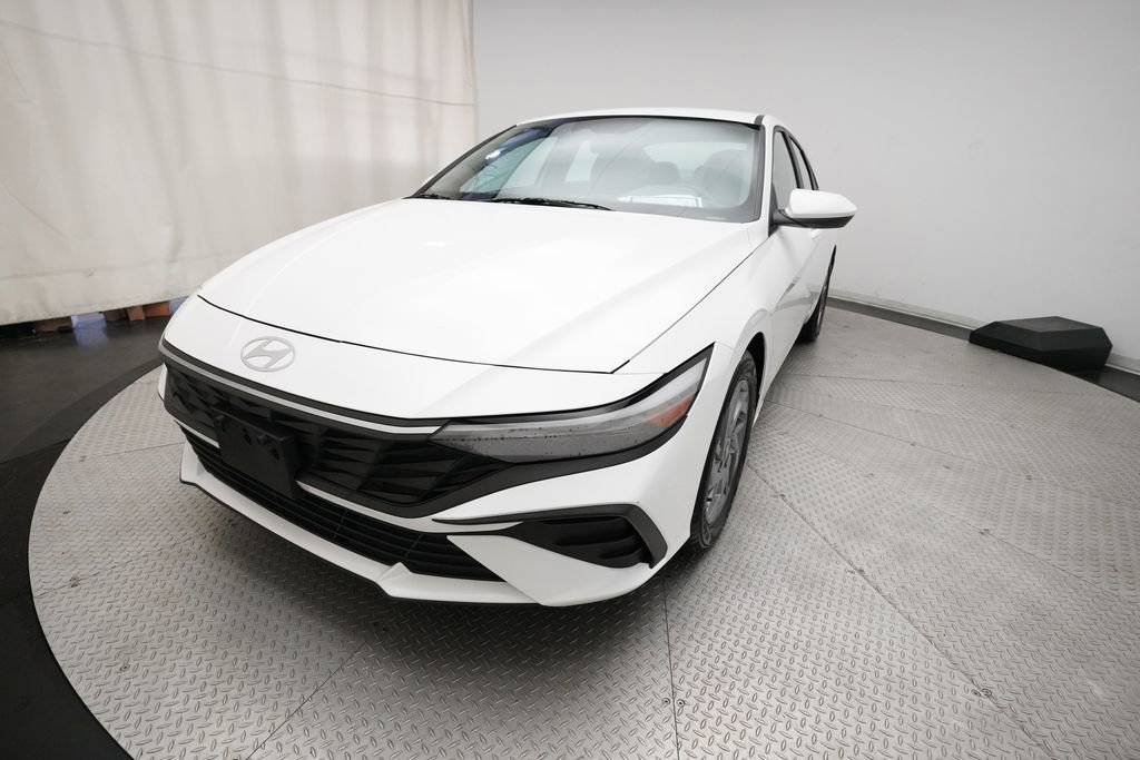 Used 2024 Hyundai Elantra SEL FWD image 12