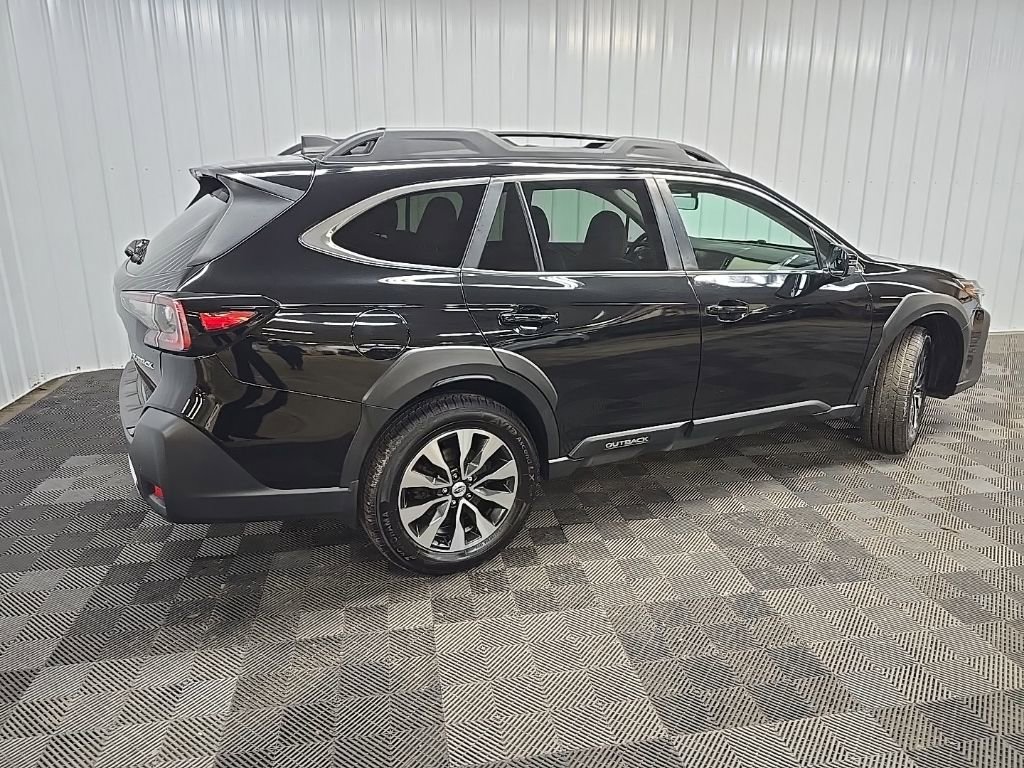 Used 2023 Subaru Outback Limited image 3