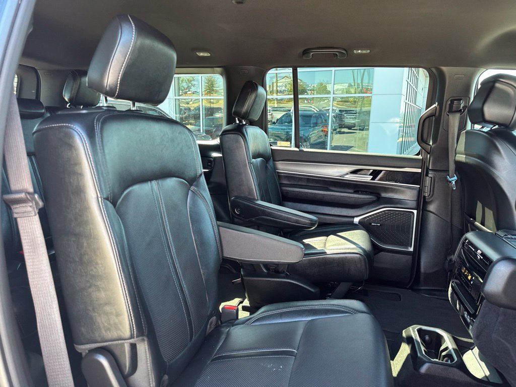 Used 2025 Jeep Wagoneer Series II AWD/4WD image 24