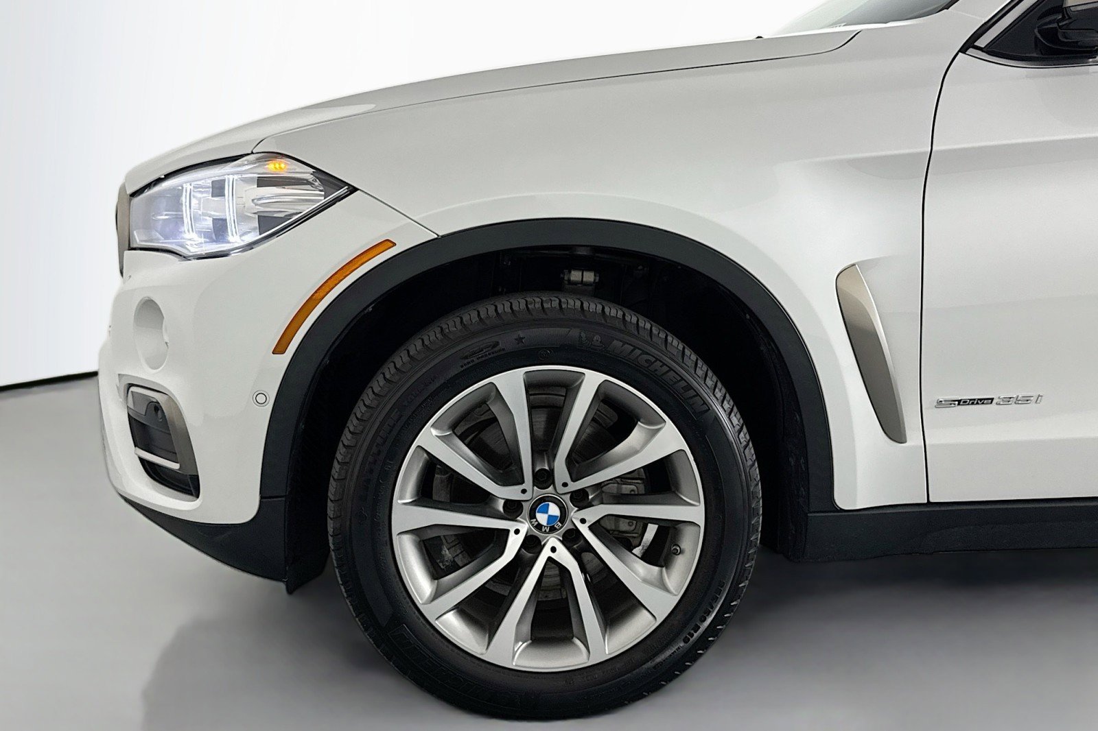 Used 2019 BMW X6 sDrive35i RWD image 10