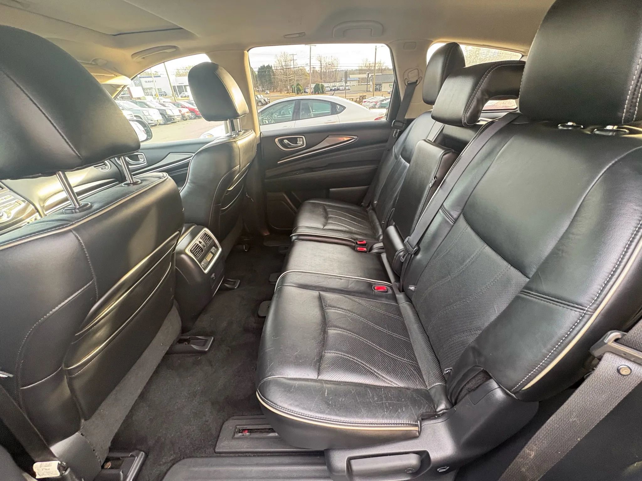 Used 2016 INFINITI QX60 3.5 Sport Utility 4D image 14