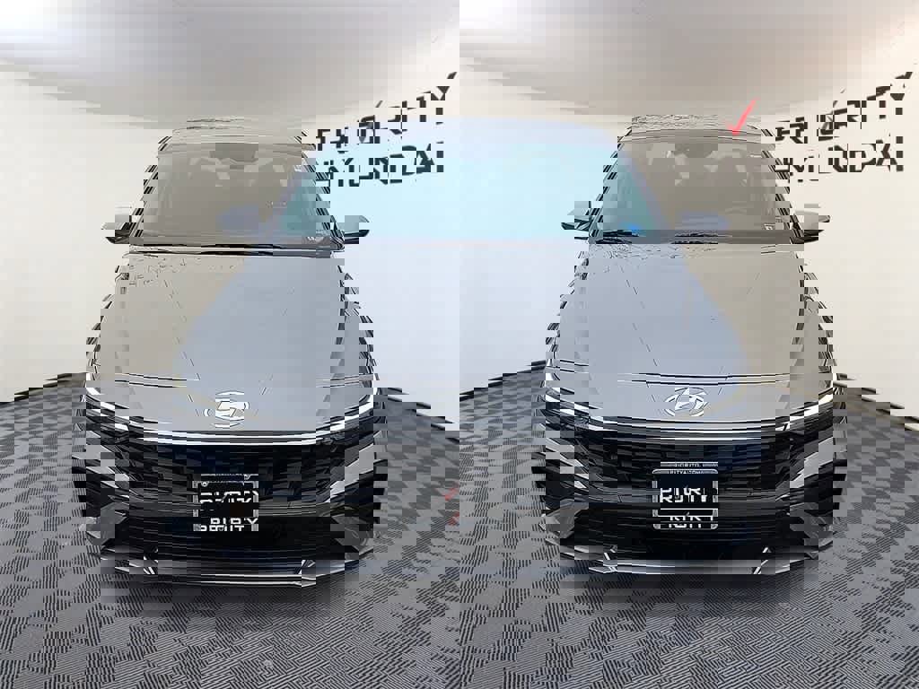 Used 2024 Hyundai Elantra SEL image 2