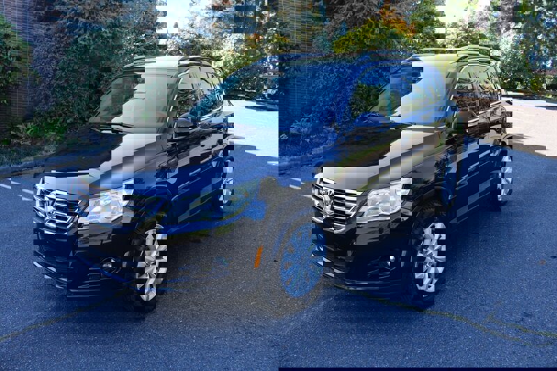 Used 2011 Volkswagen Tiguan SE