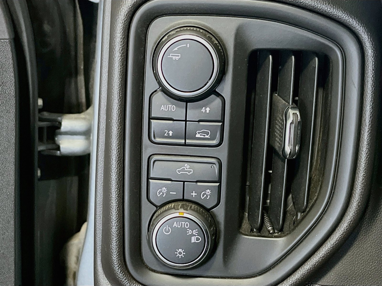 Used 2025 Chevrolet Silverado 1500 Custom AWD/4WD image 10