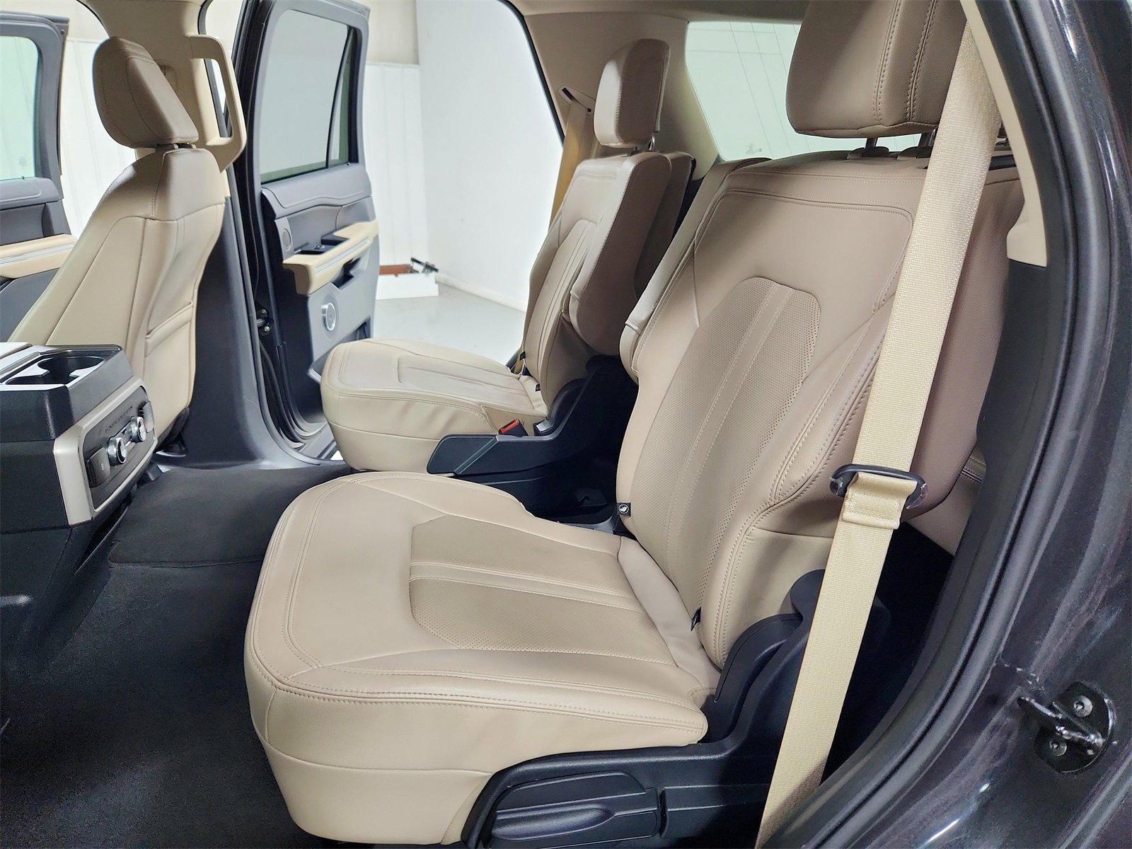 Used 2024 Ford Expedition Limited image 38