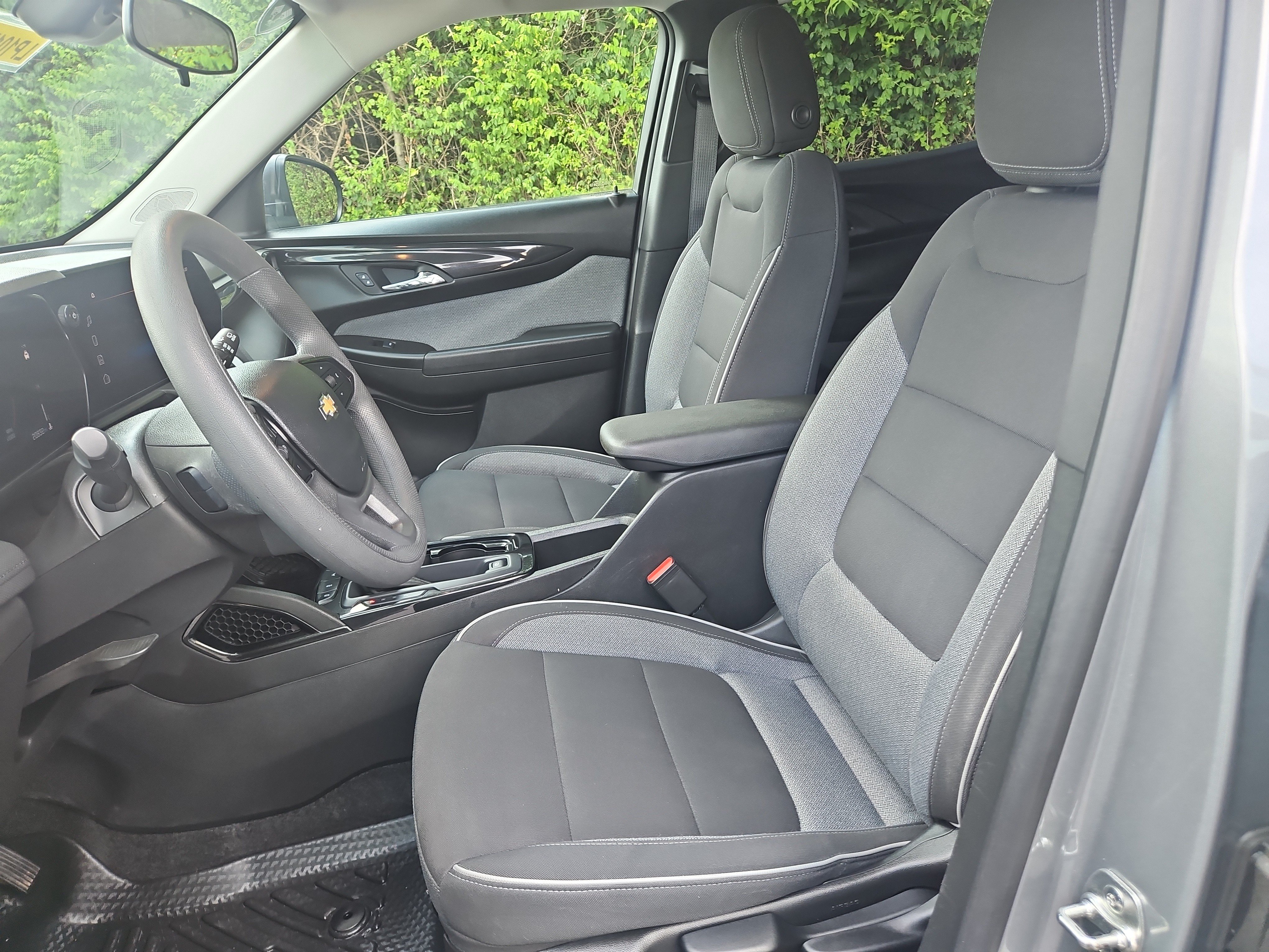 Used 2024 Chevrolet TrailBlazer LS w/ LS Convenience Package FWD image 16