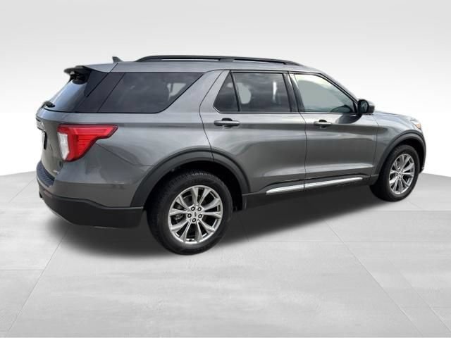 Used 2023 Ford Explorer XLT w/ Equipment Group 202A AWD/4WD image 5