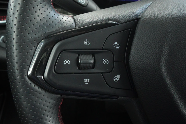 Used 2024 Chevrolet Trax RS w/ Sunroof Package FWD image 14
