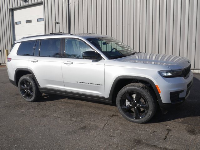 New 2025 Jeep Grand Cherokee L Altitude image 7