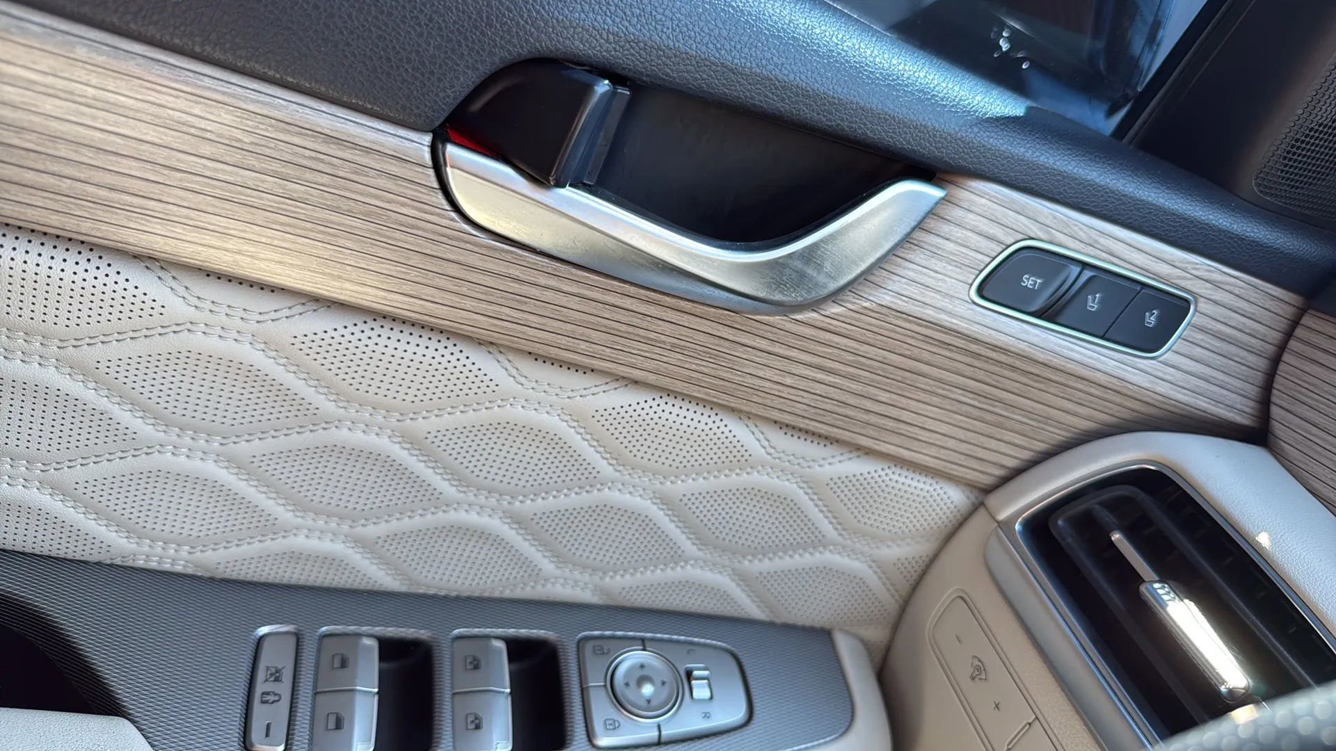 Used 2022 Hyundai Palisade Calligraphy image 22