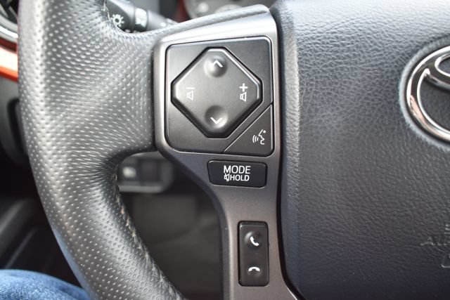 Used 2018 Toyota Tacoma TRD Off-Road w/ Technology Package AWD/4WD image 22