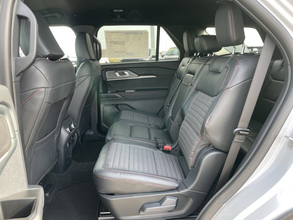New 2026 Ford Explorer ST-Line w/ ST-Line Street Pack image 8