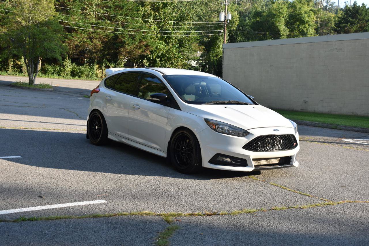 Used 2016 Ford Focus ST FWD image 9