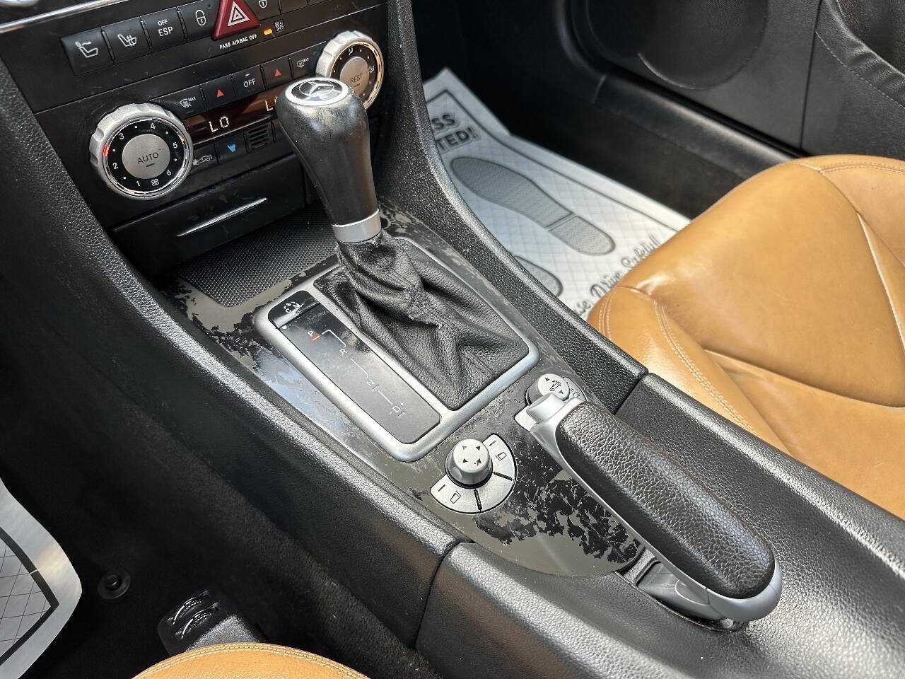 Used 2011 Mercedes-Benz SLK 350 w/ Multimedia Pkg image 28