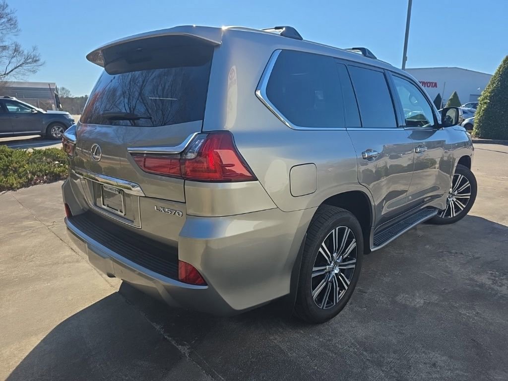 Used 2020 Lexus LX 570 4WD w/ 3rd Row & Luxury Pkg image 8