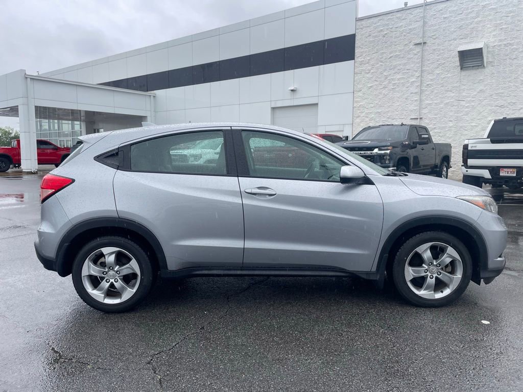Used 2017 Honda HR-V LX image 8
