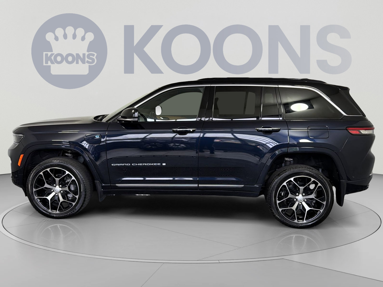 Used 2024 Jeep Grand Cherokee Summit AWD/4WD image 2