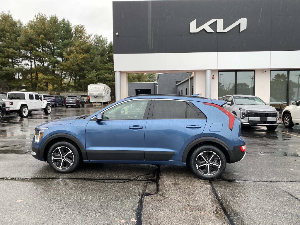 Used 2024 Kia Niro EX FWD image 2