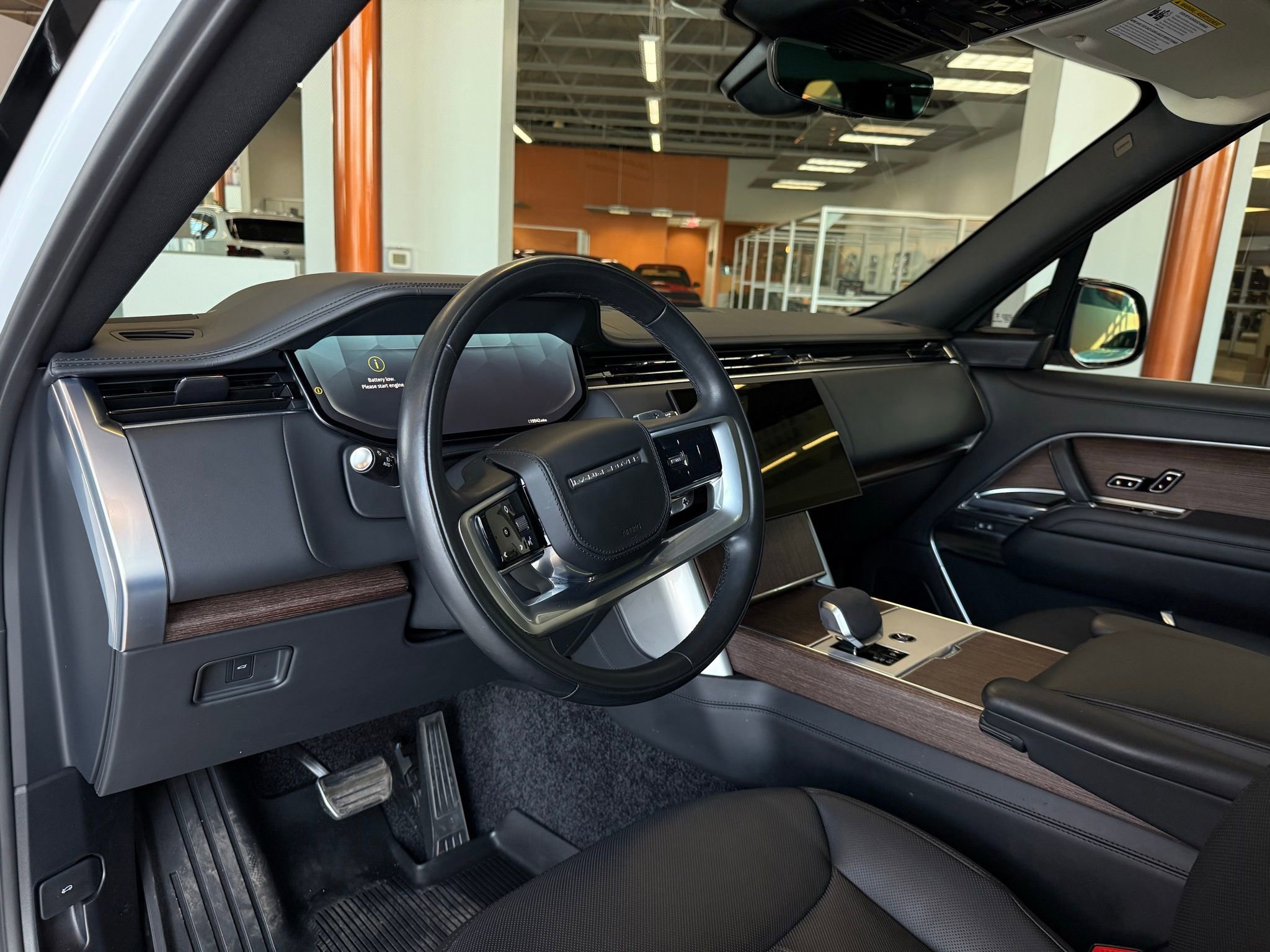 Used 2025 Land Rover Range Rover SE image 47