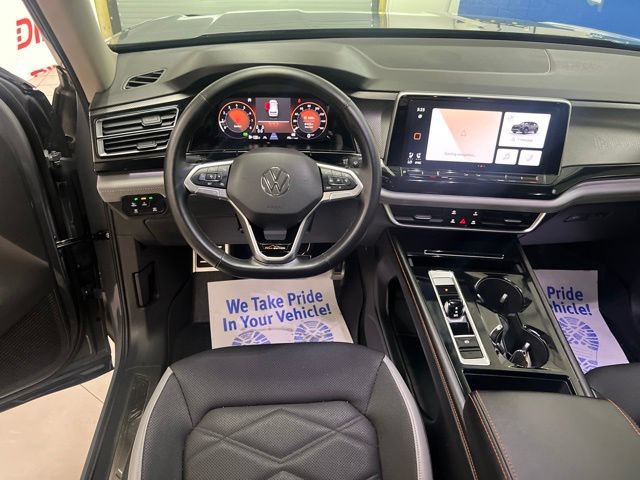 Used 2024 Volkswagen Atlas Peak Edition SE AWD/4WD image 27