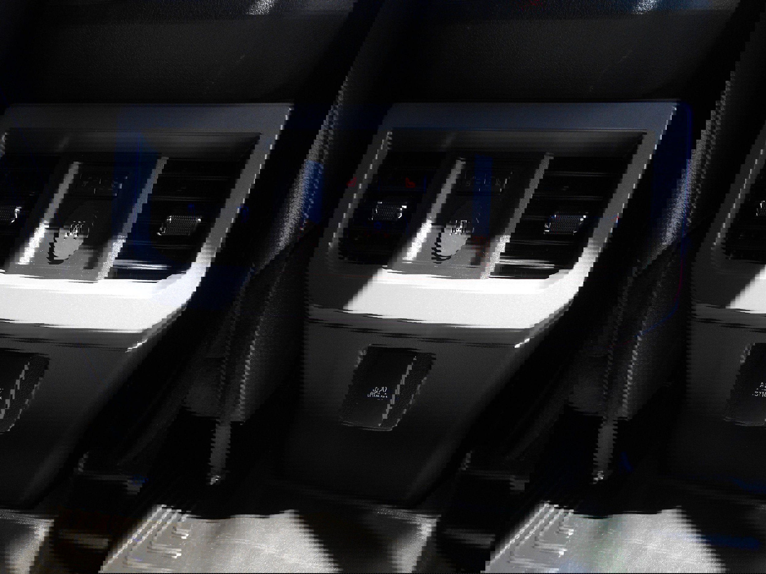 Used 2025 Ford F350 Lariat w/ Lariat Ultimate Package image 14