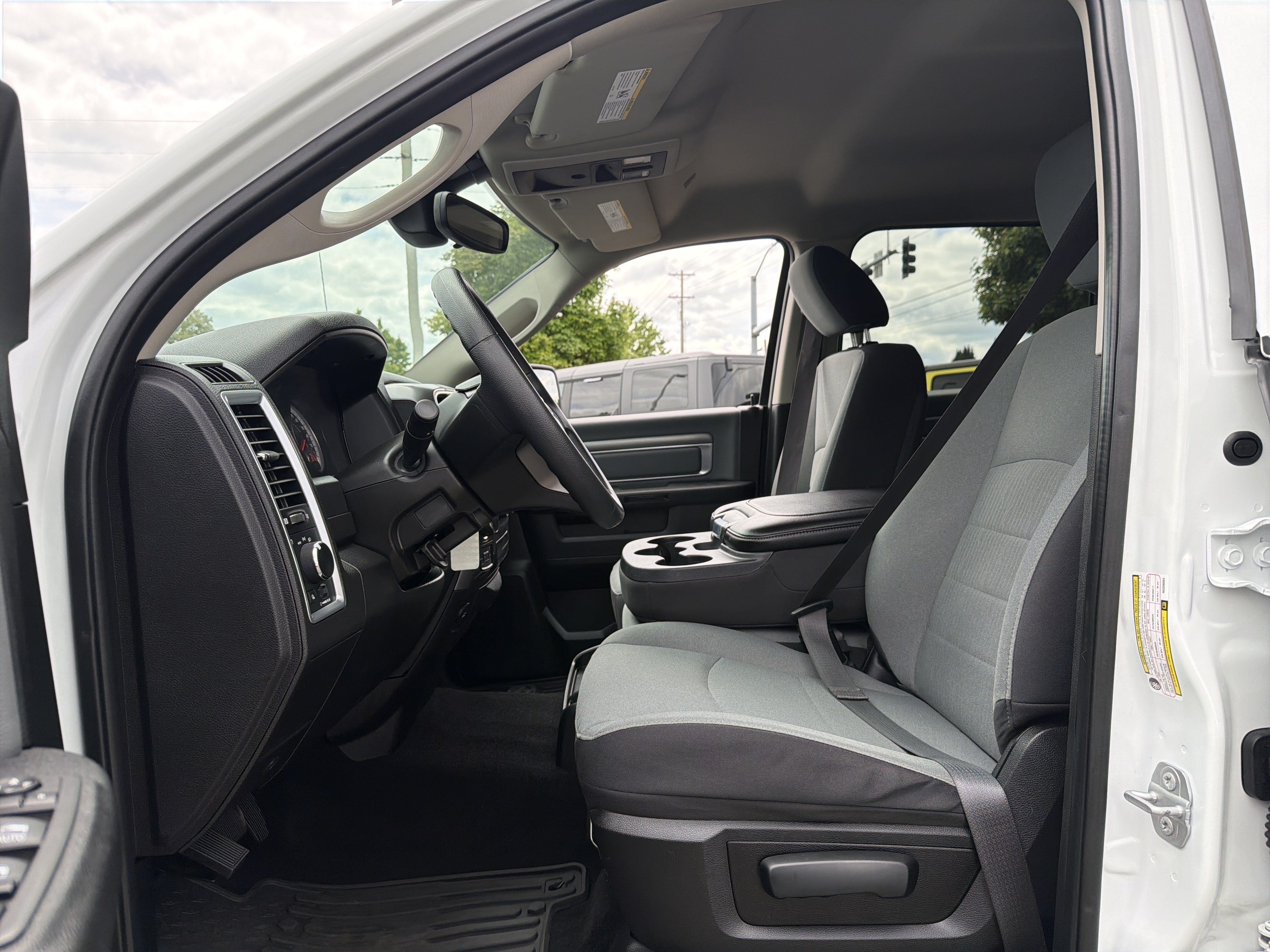 Used 2022 RAM 1500 Classic SLT AWD/4WD image 10