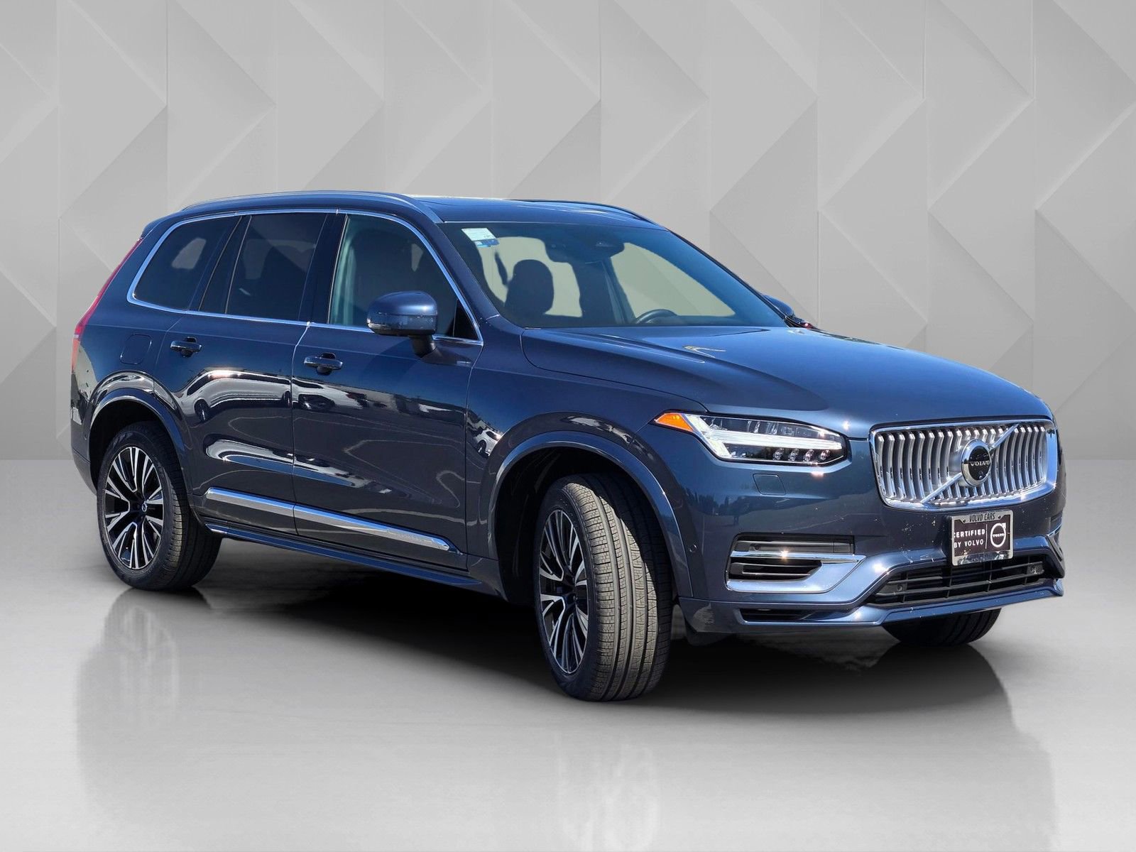Certified 2024 Volvo XC90 T8 Plus AWD/4WD image 8