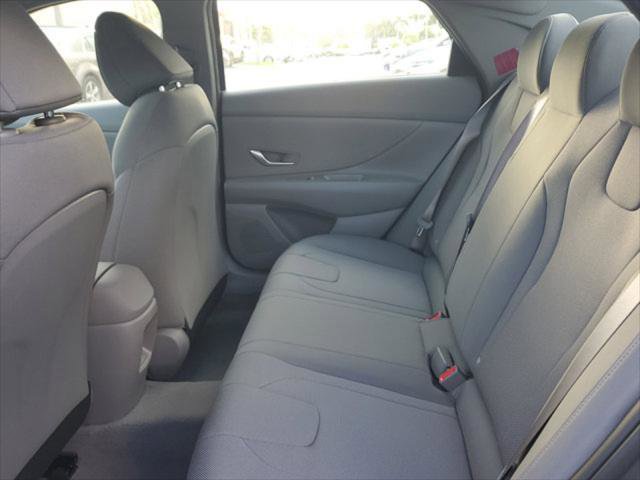 New 2025 Hyundai Elantra SE image 9