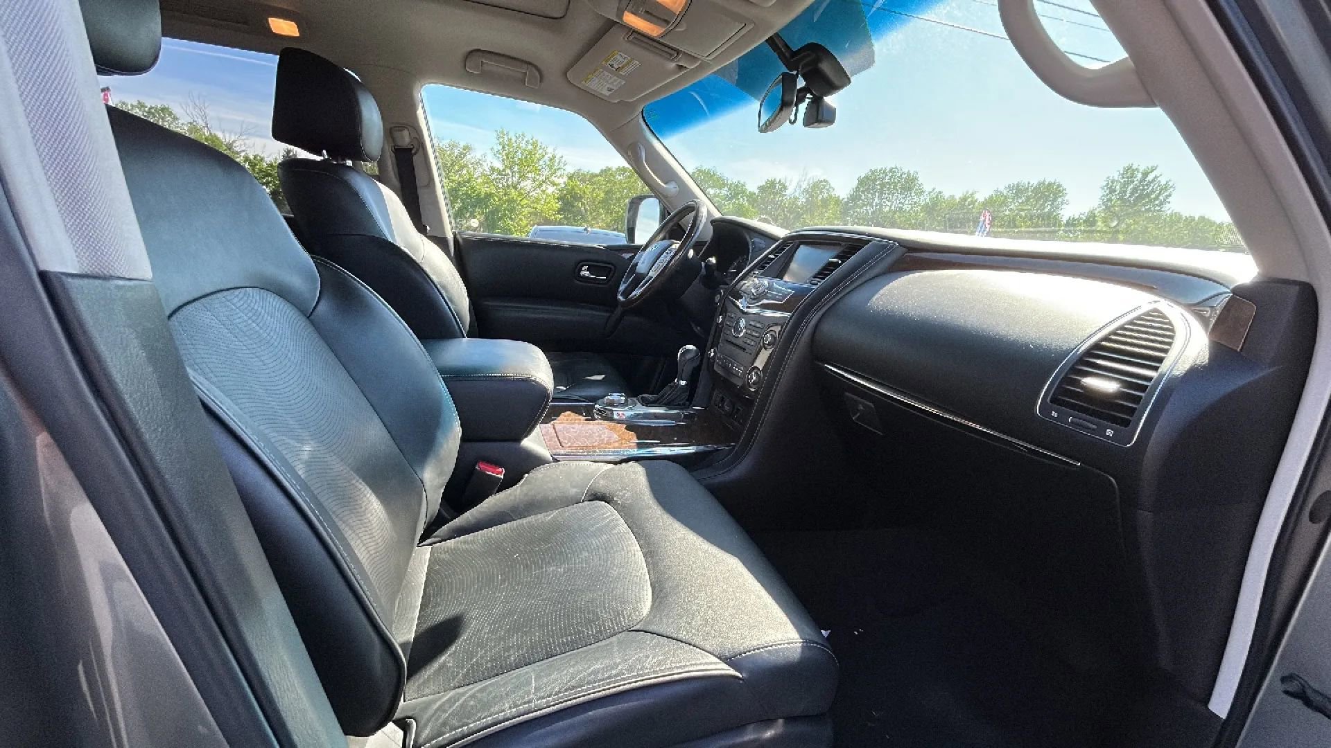 Used 2015 INFINITI QX80 4WD w/ Theater Package image 12