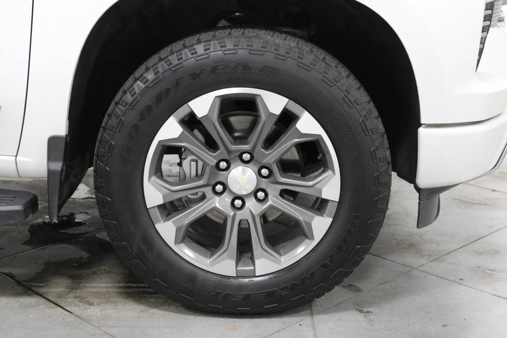 Used 2024 Chevrolet Silverado 1500 High Country w/ Technology Package AWD/4WD image 14
