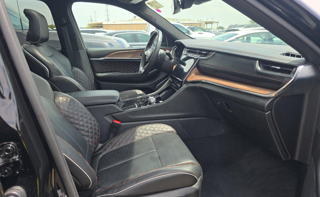 Used 2025 Jeep Grand Cherokee Summit w/ Obsidian Package AWD/4WD image 7
