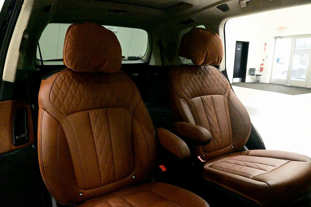 Used 2025 BMW X7 M60i image 15