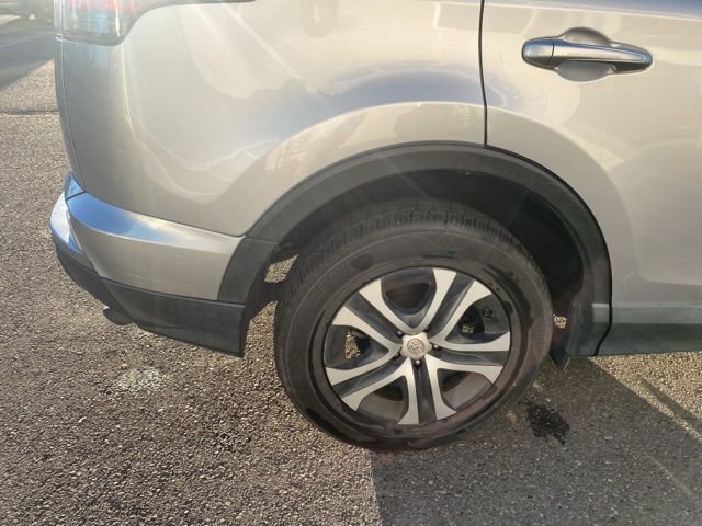 Used 2018 Toyota RAV4 LE image 21