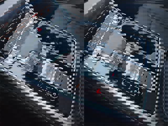 Used 2025 Audi Q8 Premium w/ Convenience Package image 34