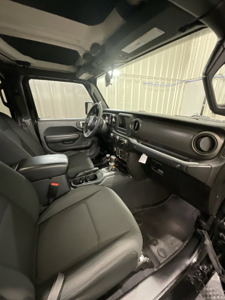 Used 2023 Jeep Gladiator Willys image 14