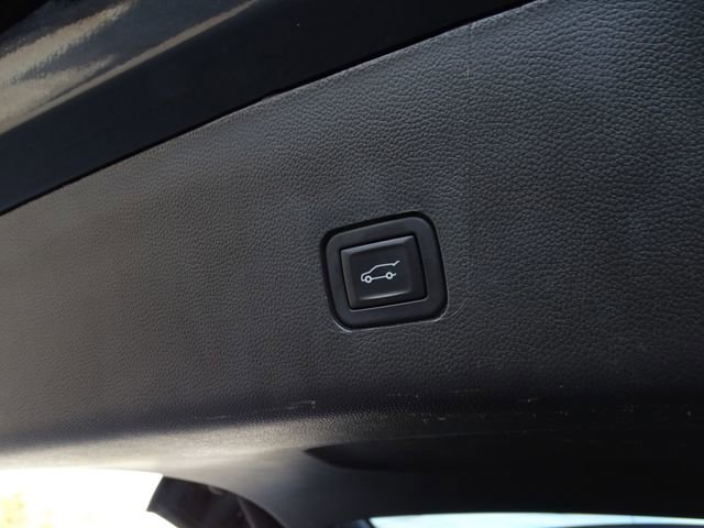 Used 2022 Chevrolet Traverse LT image 22