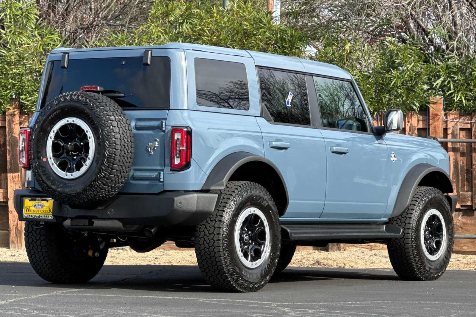 New 2025 Ford Bronco Outer Banks w/ Sasquatch Package AWD/4WD image 4