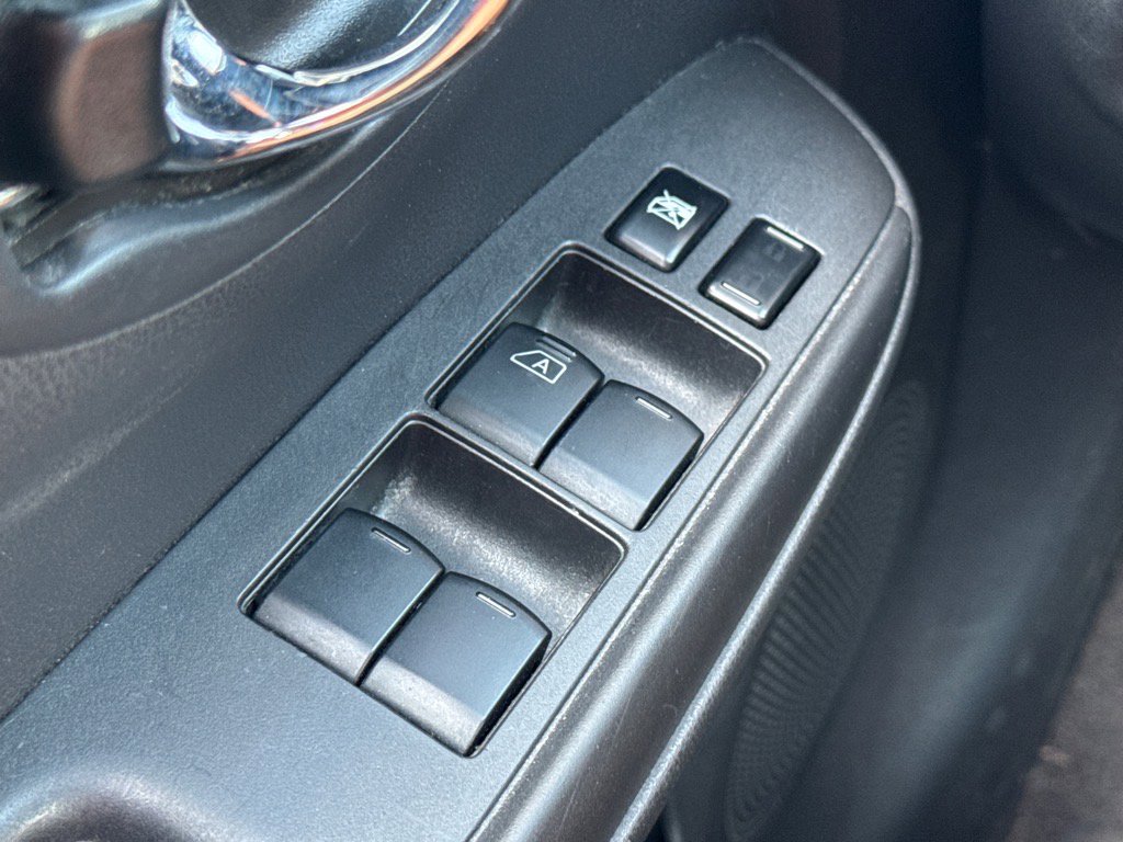 Used 2016 Nissan Versa SV image 17