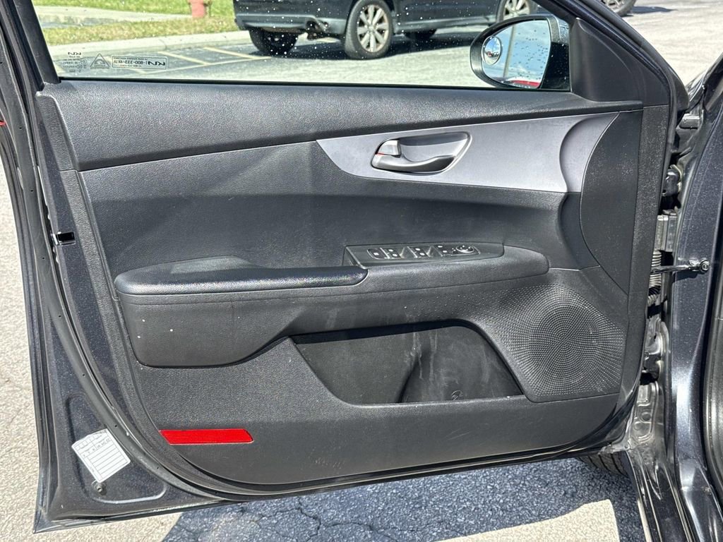 Used 2022 Kia Forte LXS image 12