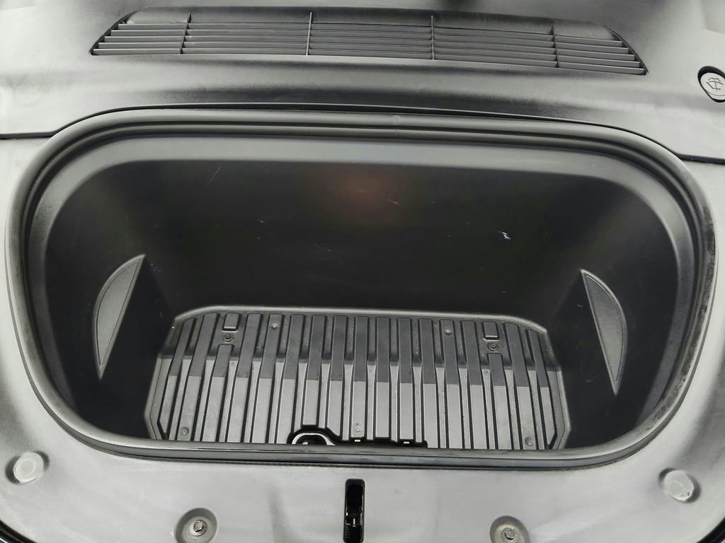Used 2023 Tesla Model Y Long Range image 32