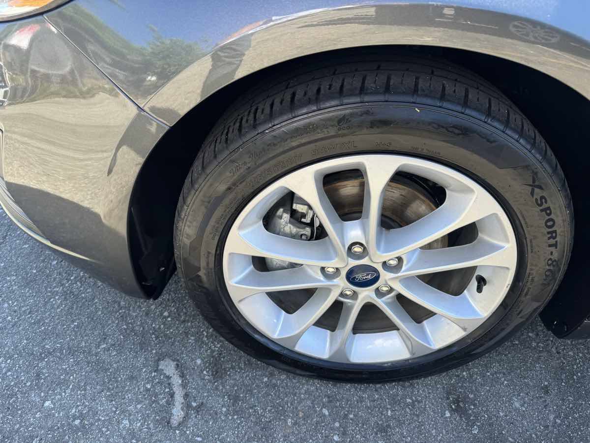 Used 2019 Ford Fusion SE image 4
