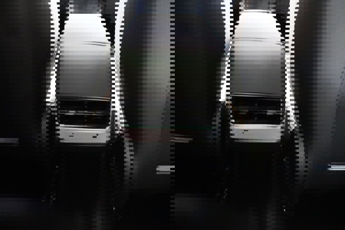 Used 2023 Tesla Model 3 Standard Range image 43