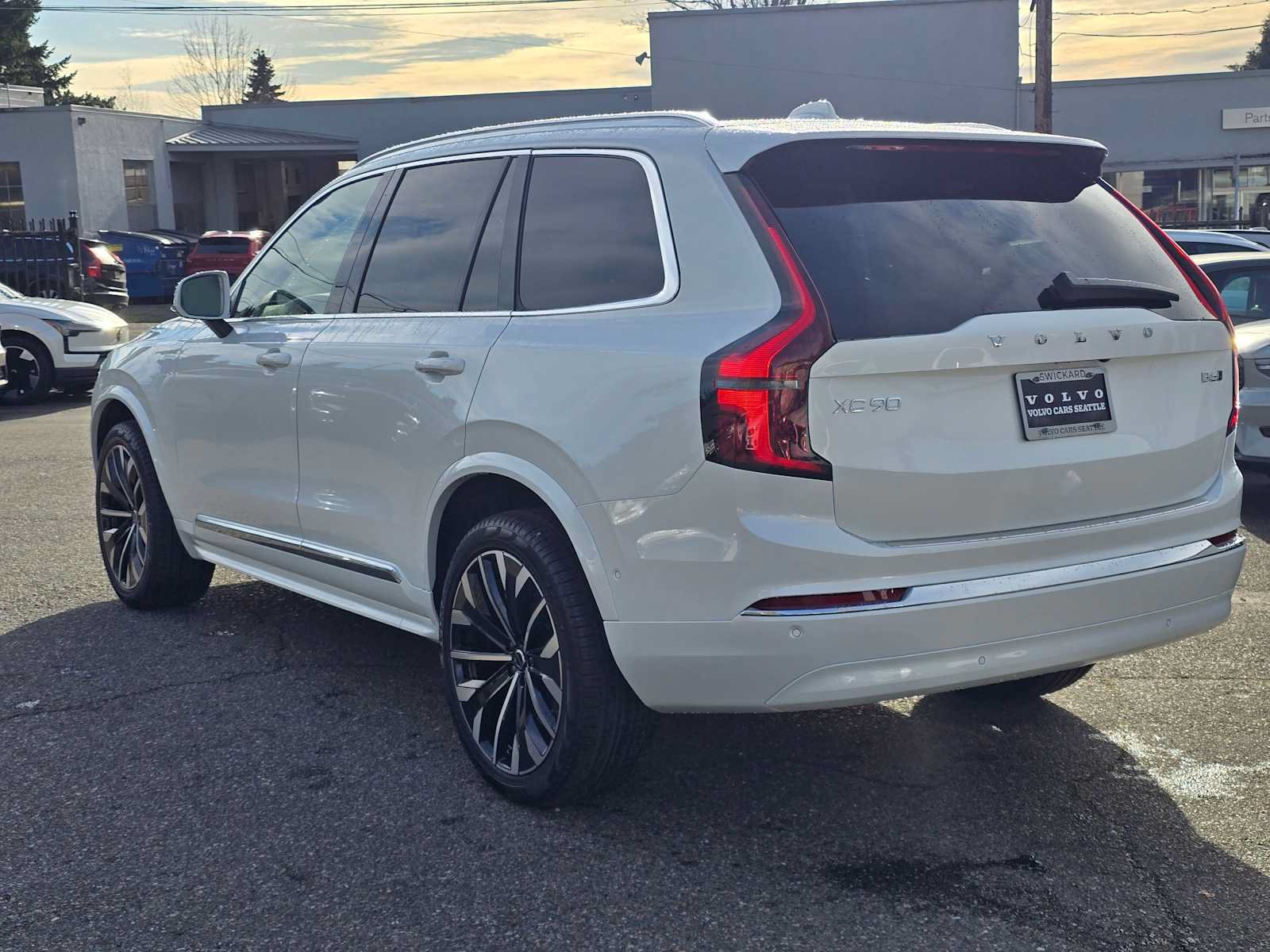 New 2026 Volvo XC90 B6 Plus w/ Protection Package Premier AWD/4WD image 6